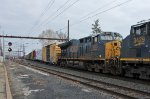 CSX 3305 on Q403